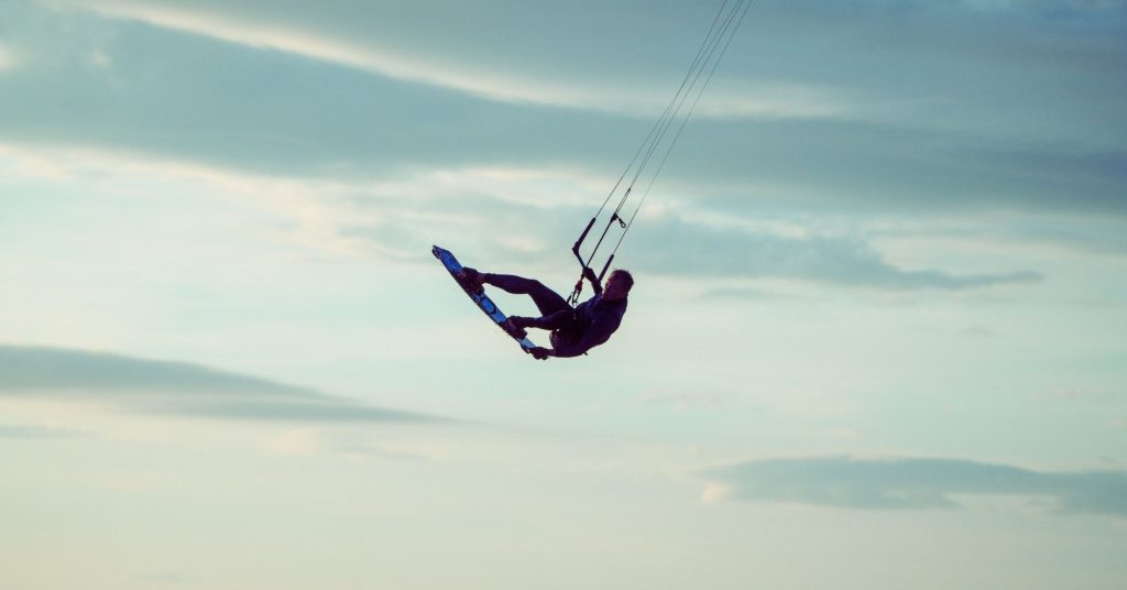 Ready to start kitesurfing in 2025? Discover the best beginner gear to level up fast, including the North Reach kite and Cabrinha Spectrum board. No fluff—just the essentials to ride harder, safer, and in style.